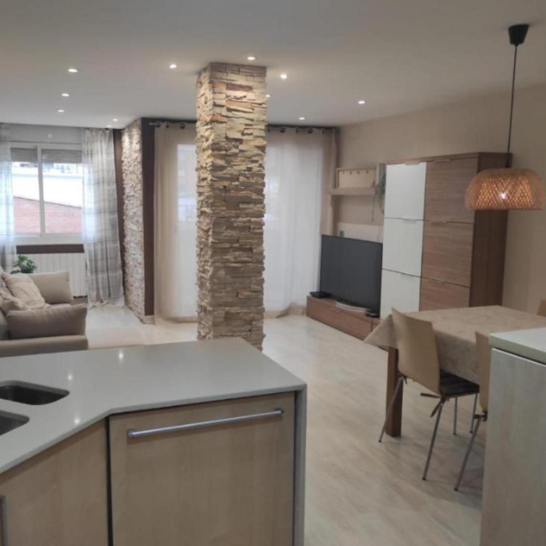 Apartamento En Viladecans Cerca Del Aeropuerto エクステリア 写真